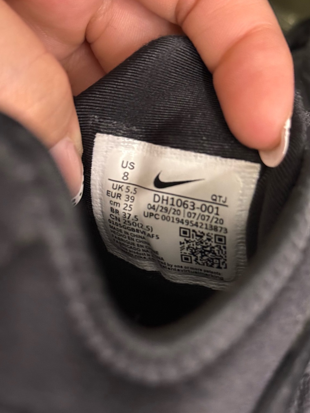 Nike Black Air VaporMax Plus Shoes - Picture 4 of 4